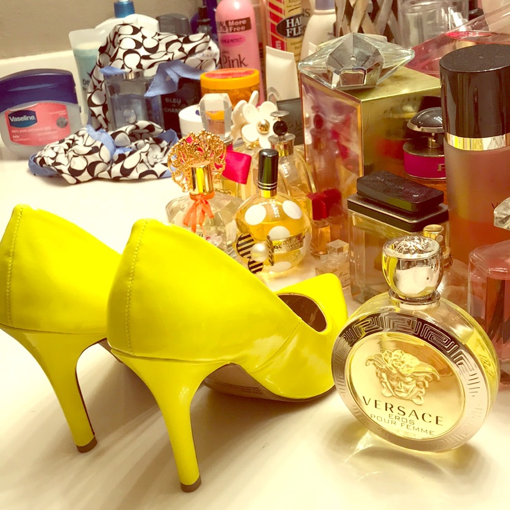 😍Lemon Yellow Pumps!!!